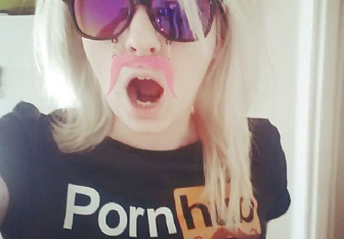 Cuckolds MILF لعنتی شوهرش و bbc گربه سیسی را دوست دانلود فیلم بکن بکن دارد