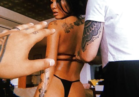 Tattoo MILF پازل ها و جوانان بزرگ را در دانلود فیلم سکسی داستانی خارجی وان نشان می دهد! استمناء